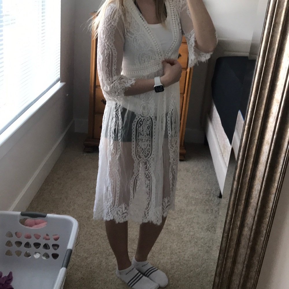 SOLD ✨ Francesca’s Sheer Lace Kimono - Picture 8 of 8